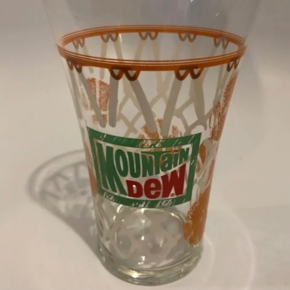 One Vintage Mountain Dew Basketball Net Soda Drinking Glasses Pepsi NCAA NBA